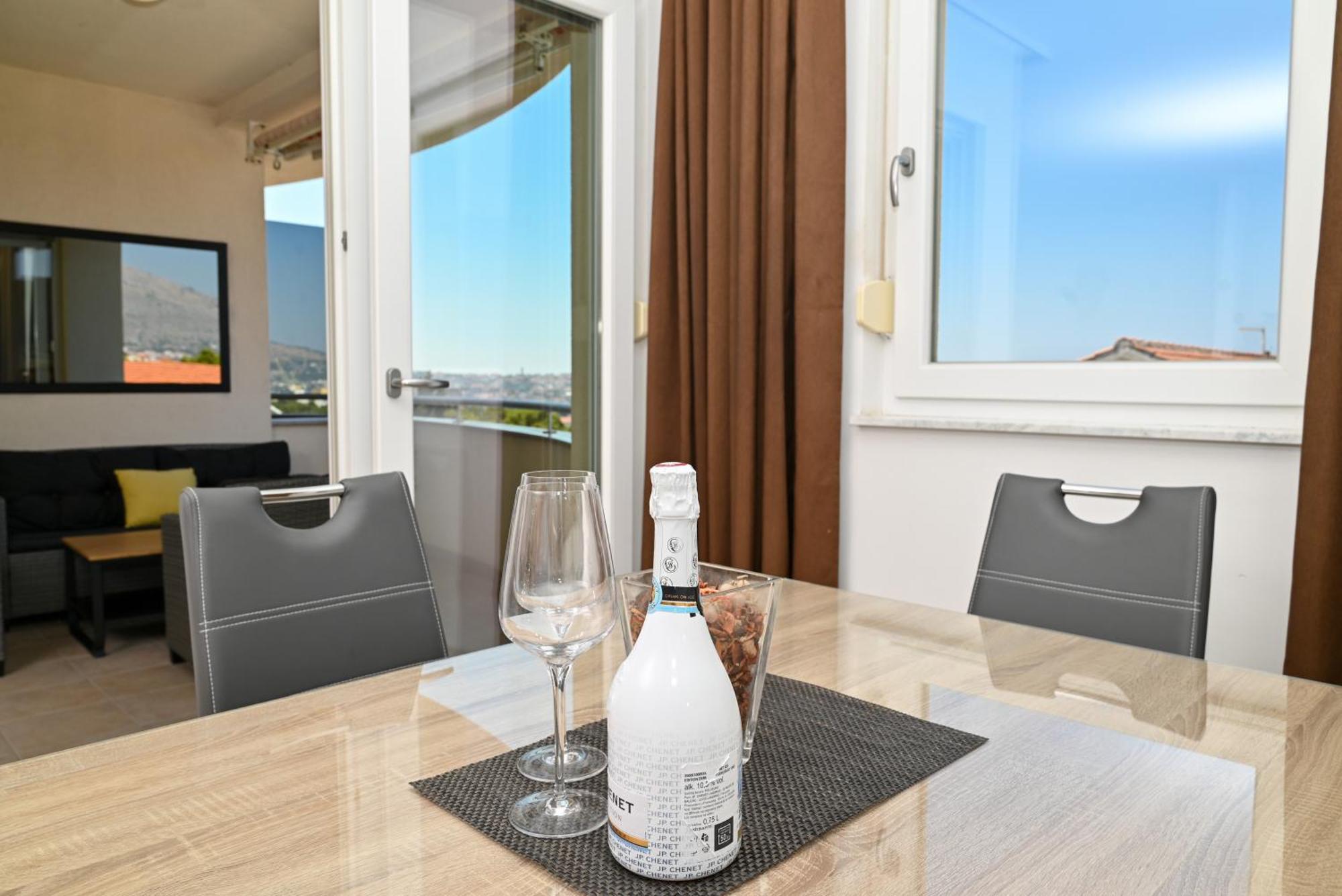 Sunny Place With Sea View تروغير المظهر الخارجي الصورة